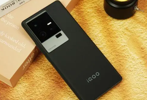 iqoo11pro镜头玻璃什么材质介绍插图1